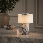 Petra | Portabel Bordlampe i Naturlig Marmor
