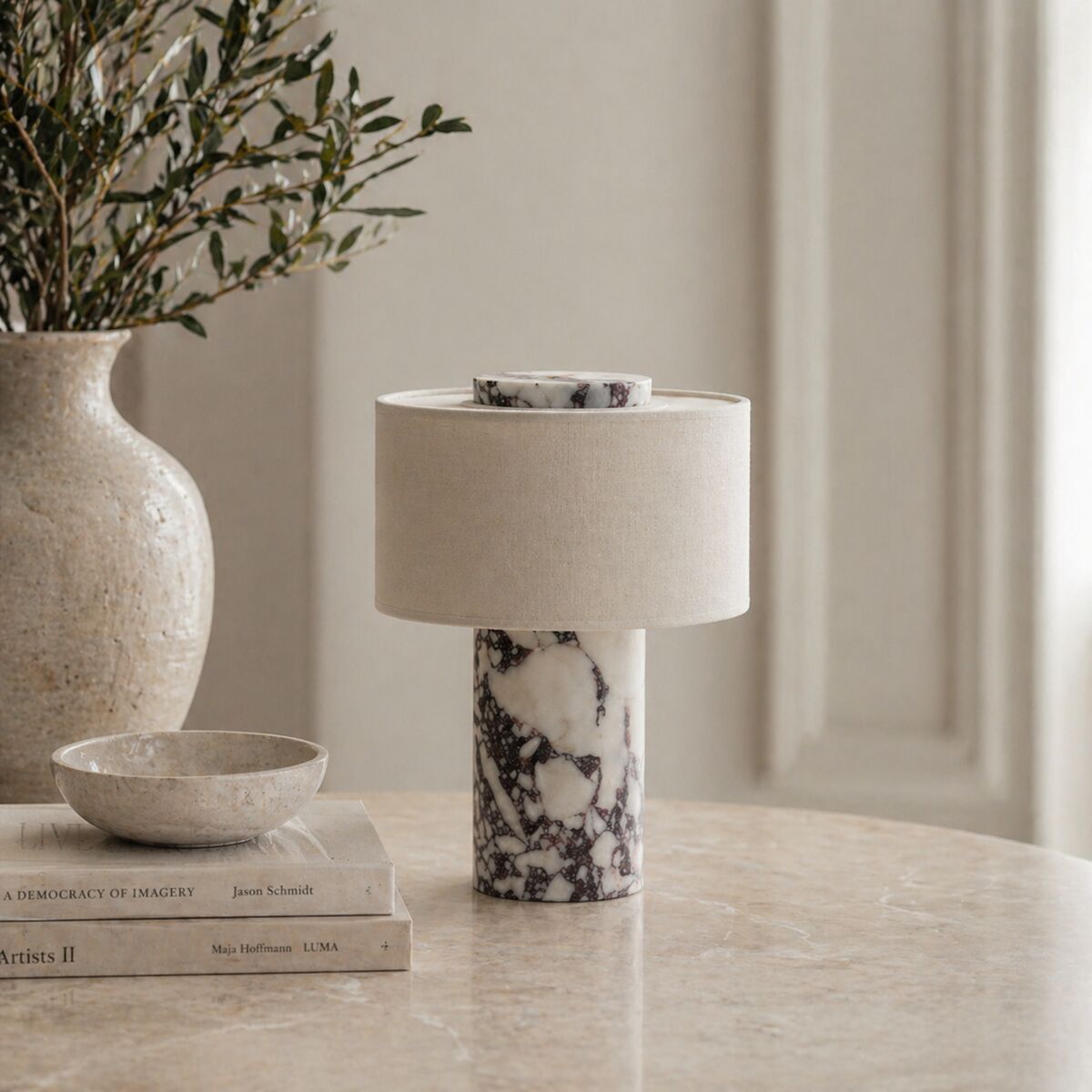 Petra | Portabel Bordlampe i Naturlig Marmor